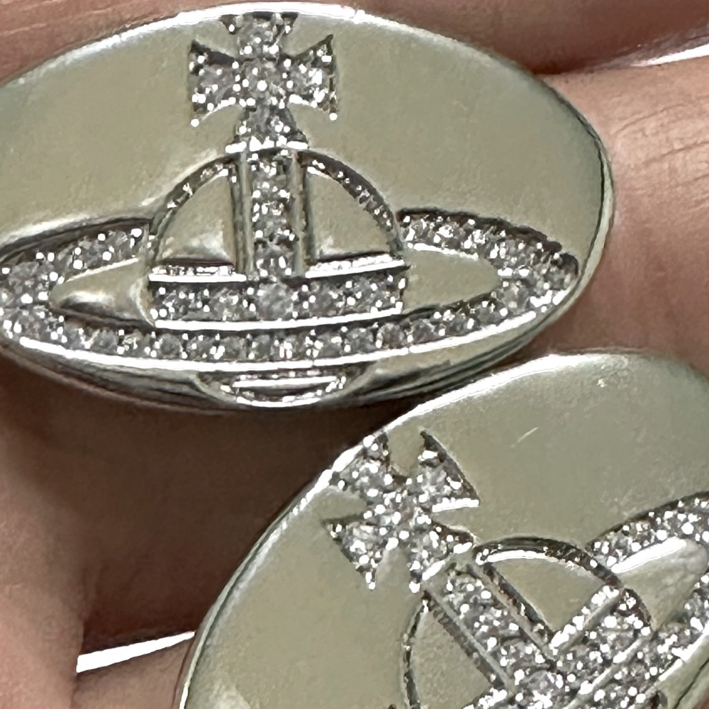 Sold out silver tone vintage signature logo stud earrings - Picture 7 of 8
